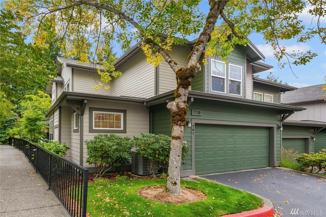 Property Photo:  7710 Fairway Ave SE 701  WA 98065 