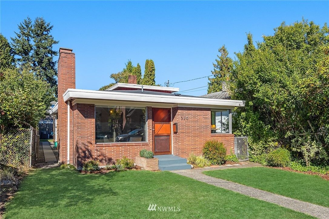 Property Photo: 526 N 77th St WA 98103