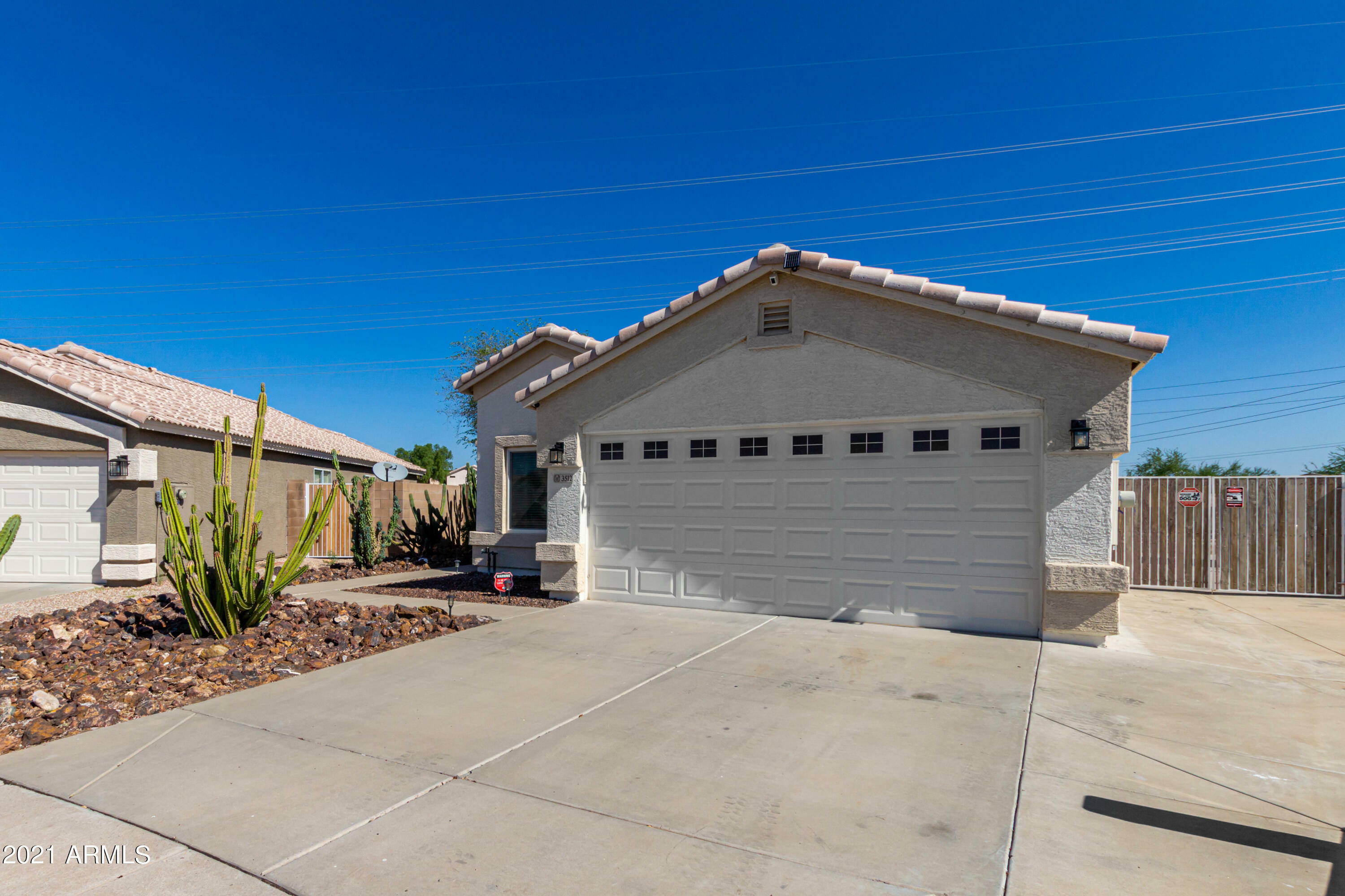 Property Photo:  3512 W Saguaro Park Lane  AZ 85310 