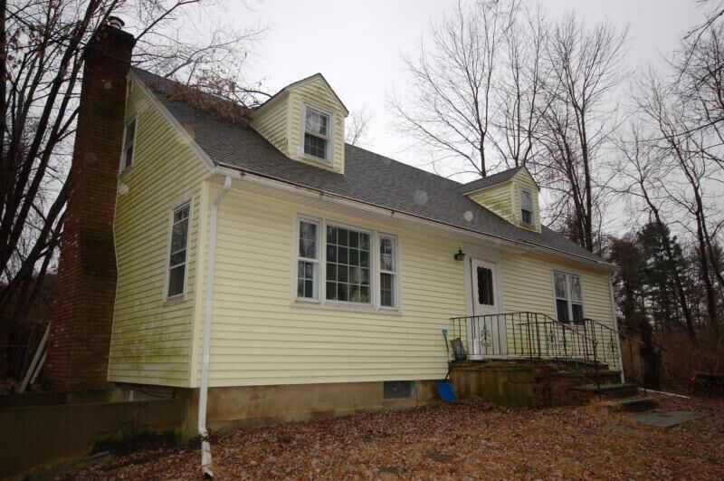 Property Photo:  130 Petticoat Ln  NJ 08833 