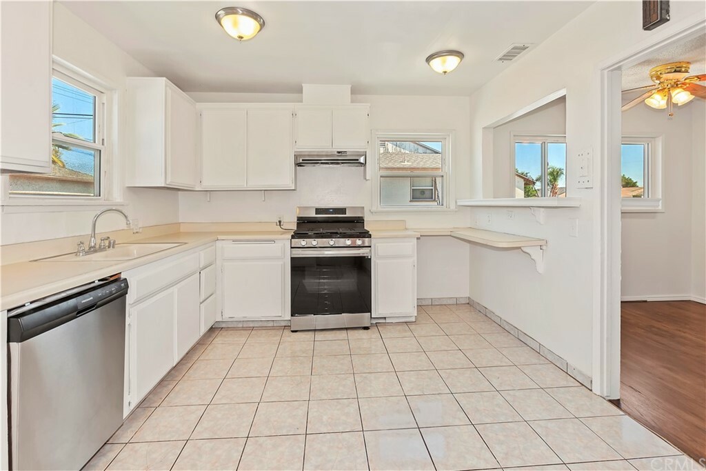 Property Photo:  2033 W Hill Avenue  CA 92833 