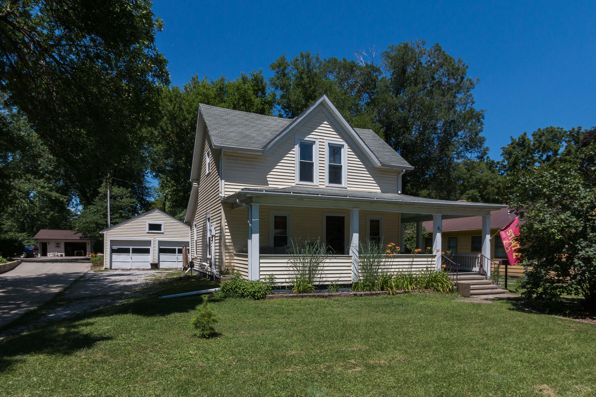 Property Photo:  611 13th Street  IA 50010 