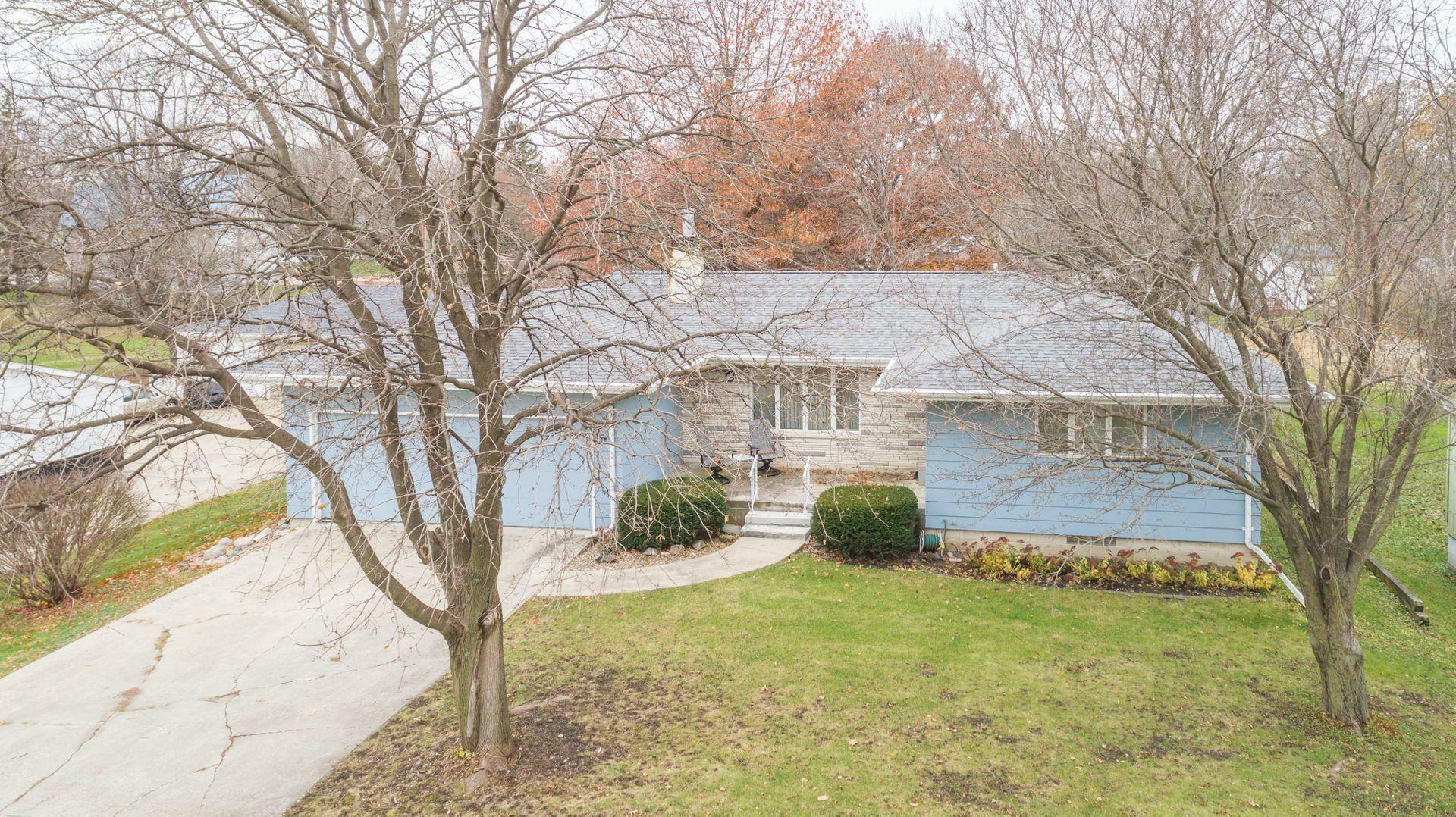 Property Photo:  421 Collins Street  IA 50130 