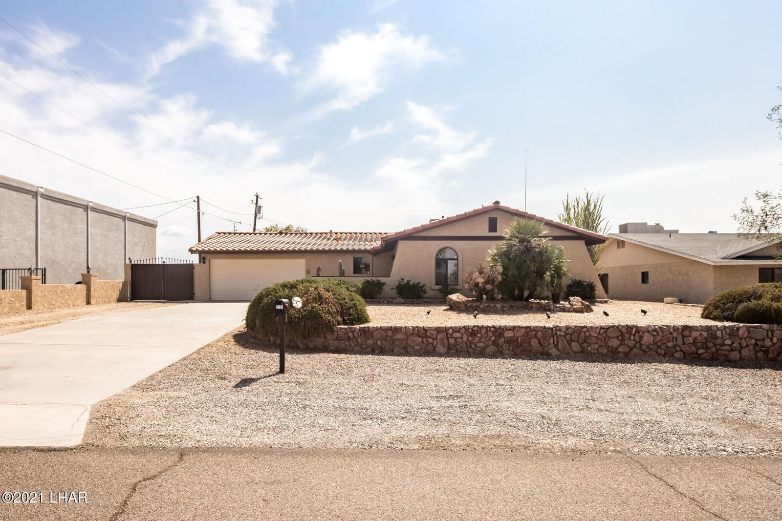 Property Photo:  2194 Wallapai Dr  AZ 86403 