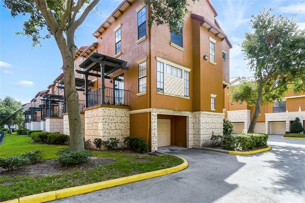 Property Photo:  6111 Metrowest Boulevard 101  FL 32835 