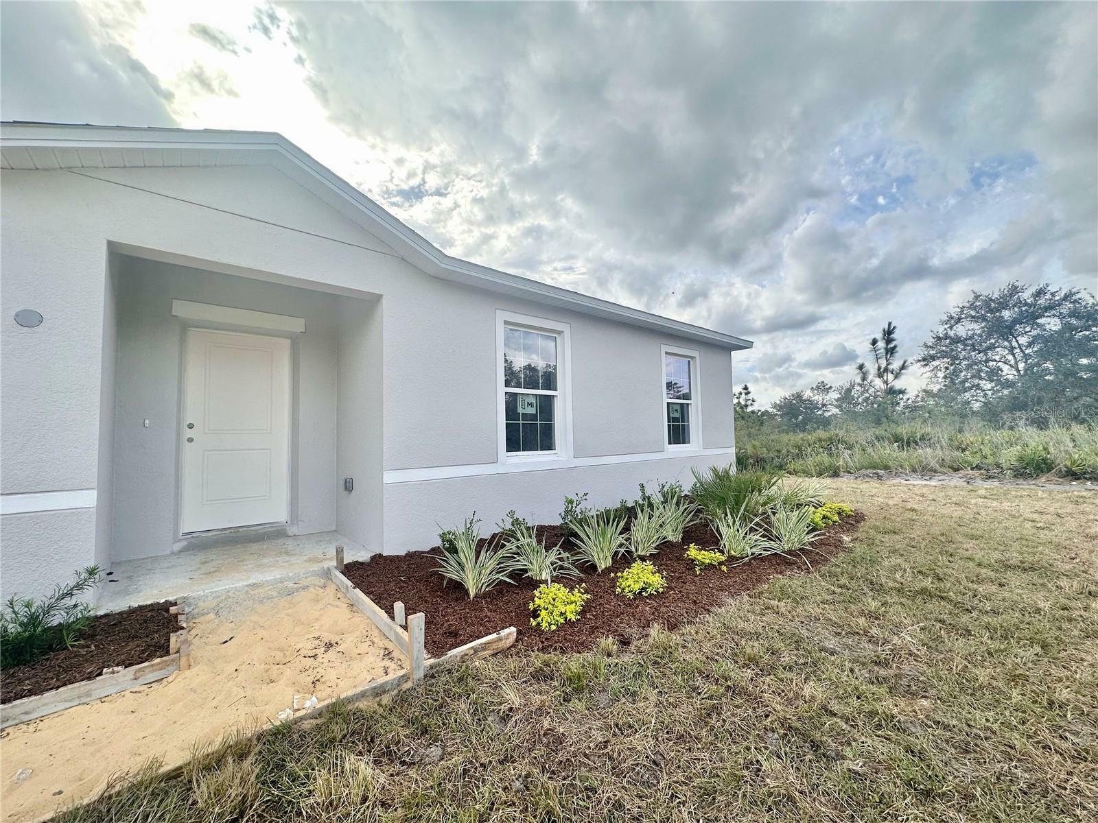 Property Photo:  4701 Calendula Drive  FL 33855 