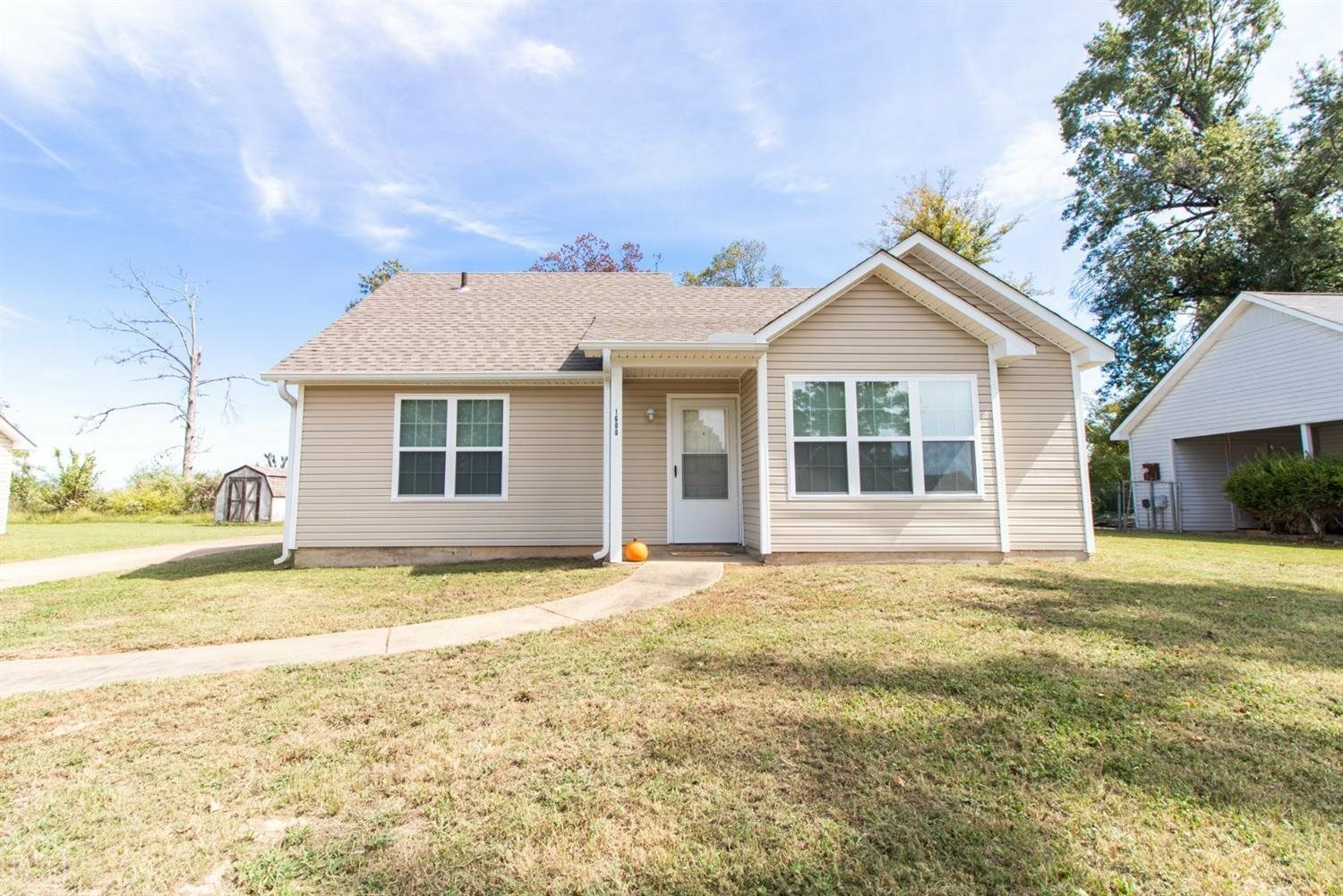 Property Photo:  1600 Sally Lane  AR 72401 