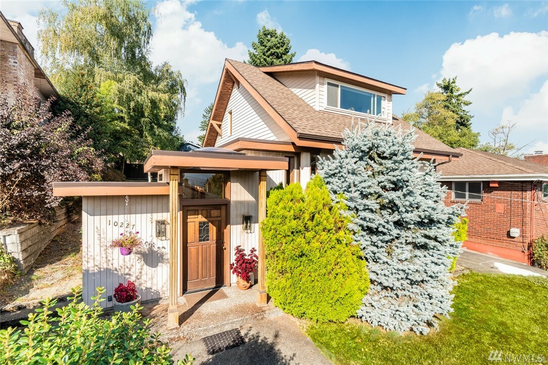 Property Photo: 10227 65th Ave S WA 98178