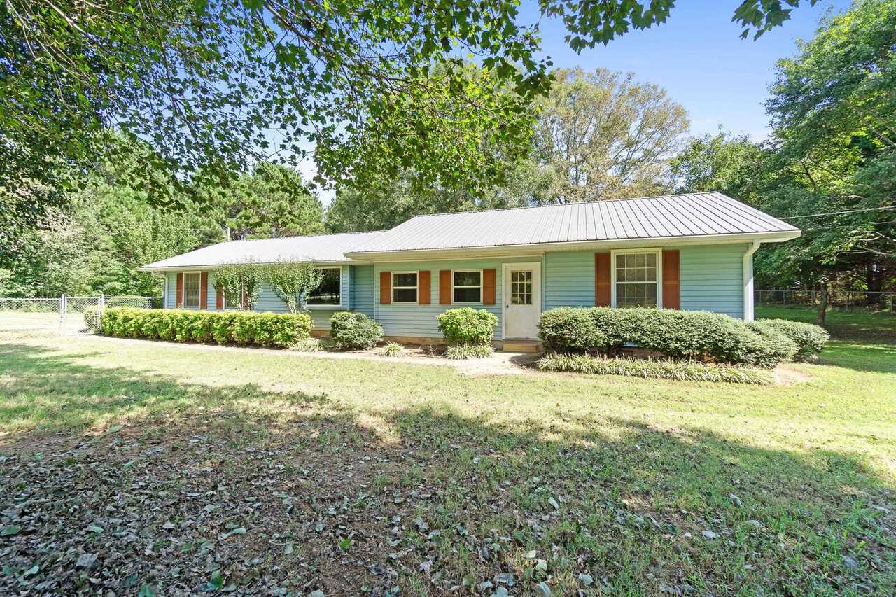 Property Photo:  318 Oak Road  GA 30234 