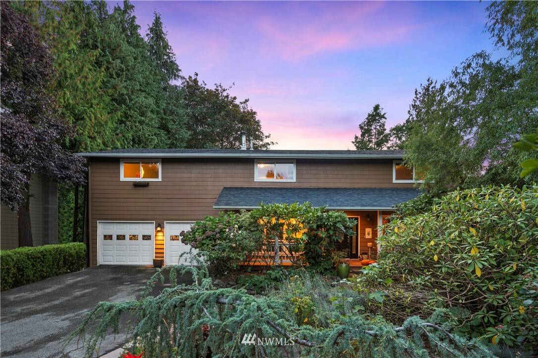 Property Photo: 2708 208th Avenue E WA 98391