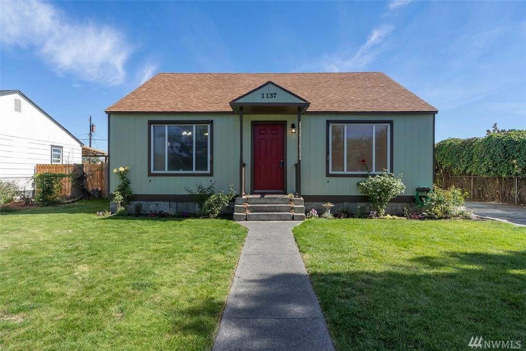 Property Photo: 1137 W Columbia Ave WA 98837