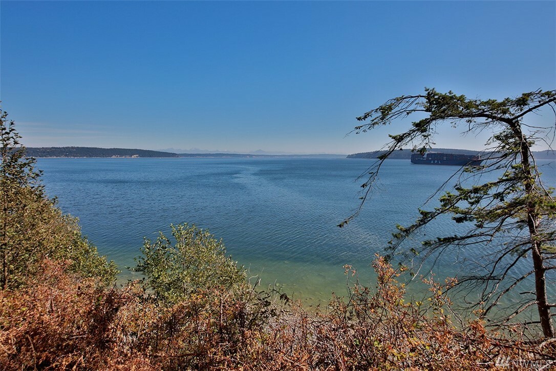 Property Photo:  2657 North Bluff Rd  WA 98253 