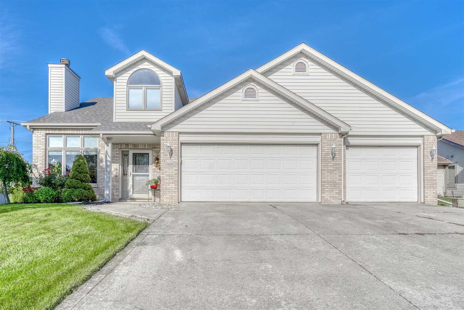 Property Photo: 7925 Grayfield Court IN 46825