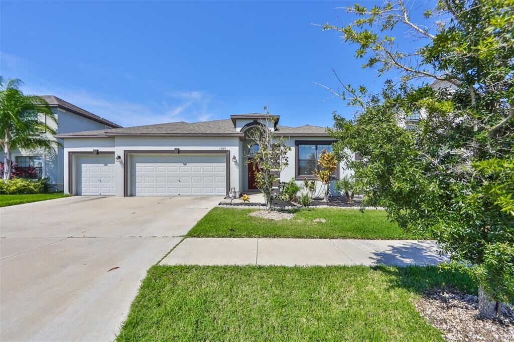 Property Photo:  13925 Felix Will Road  FL 33579 