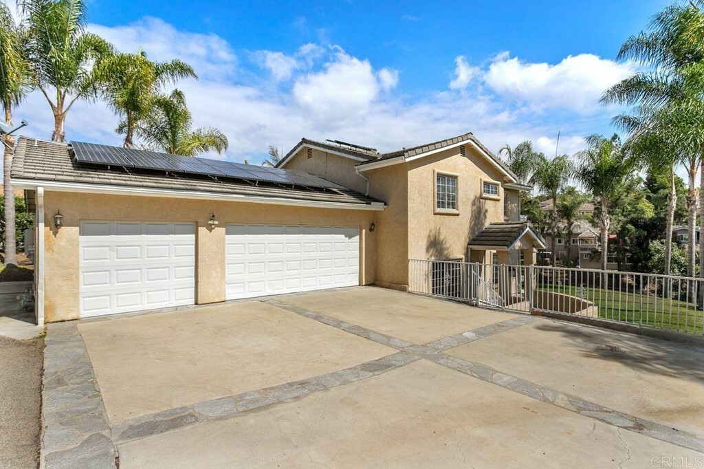 Property Photo: 718 Richard Ln CA 92081