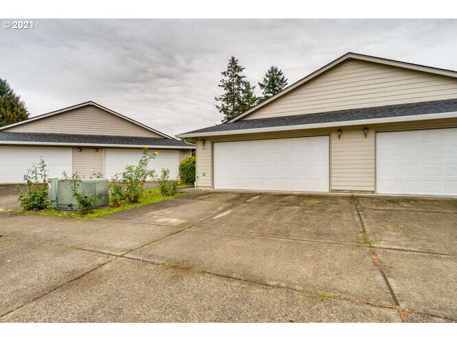 Property Photo:  11003 NE 43rd Cir  WA 98682 