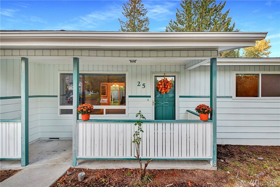 Property Photo:  25 157th Place SE  WA 98012 