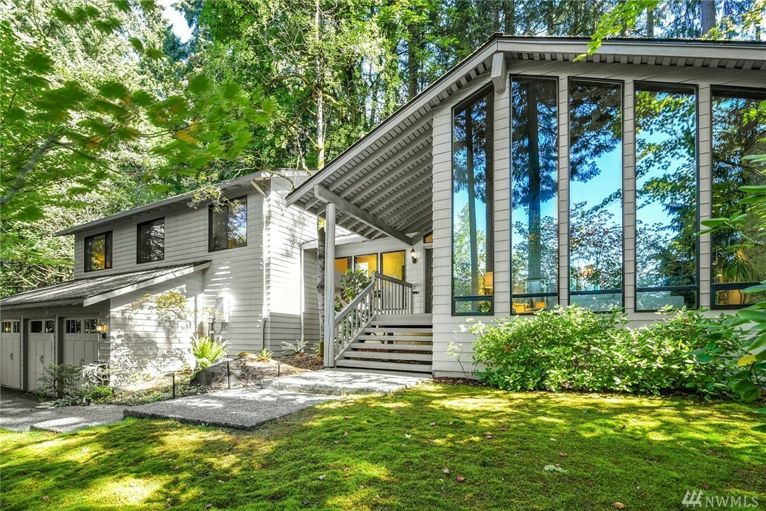 Property Photo:  13126 NE 31st Place  WA 98005 