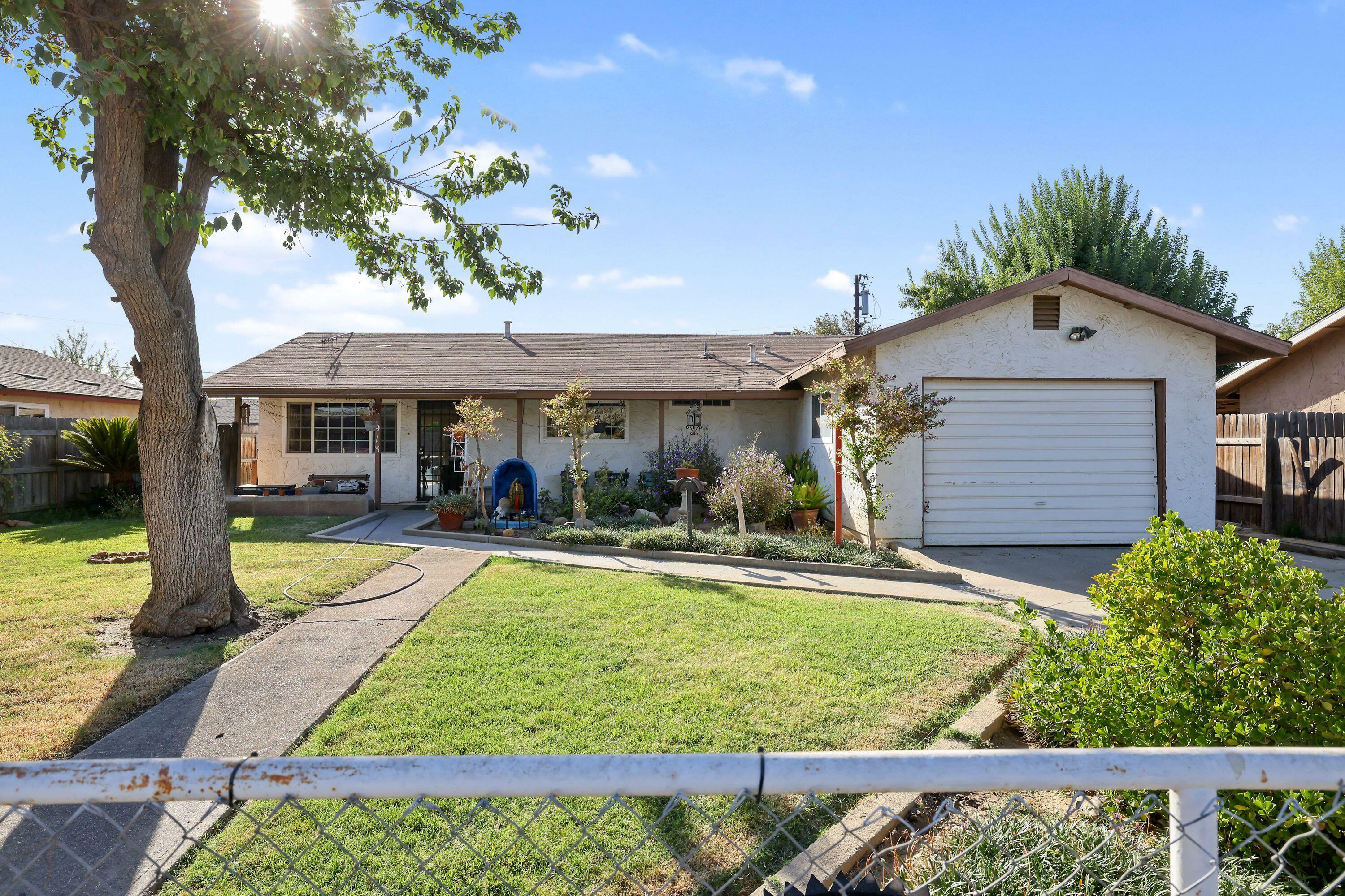 913 Banyan Drive  Lemoore CA 93245 photo