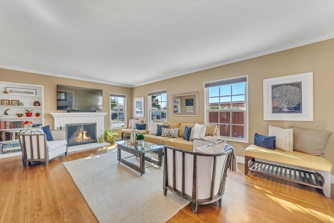 Property Photo:  431 Daisy Lane  CA 94303 