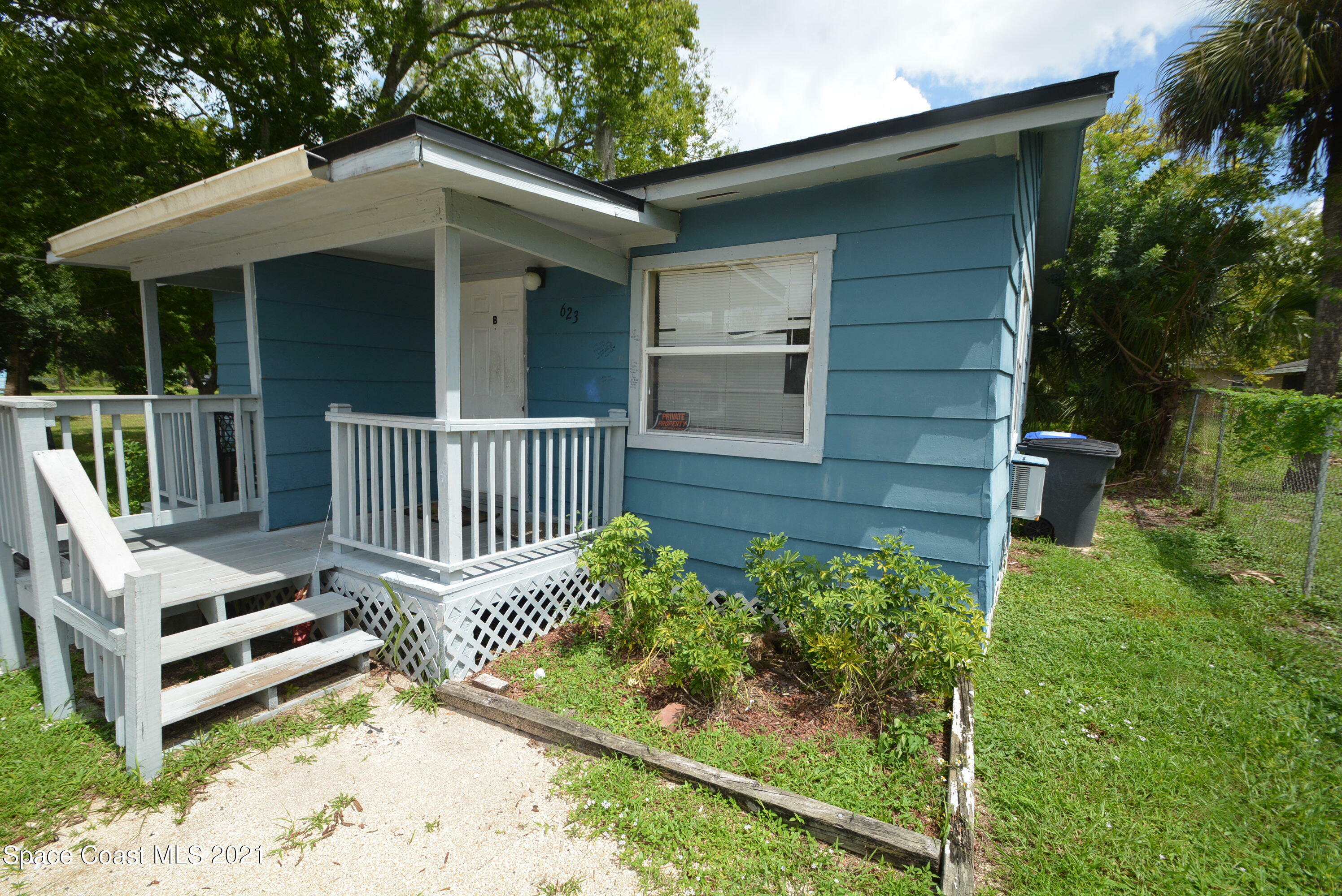 Property Photo:  623 Roderick A Harris SR Avenue  FL 32796 