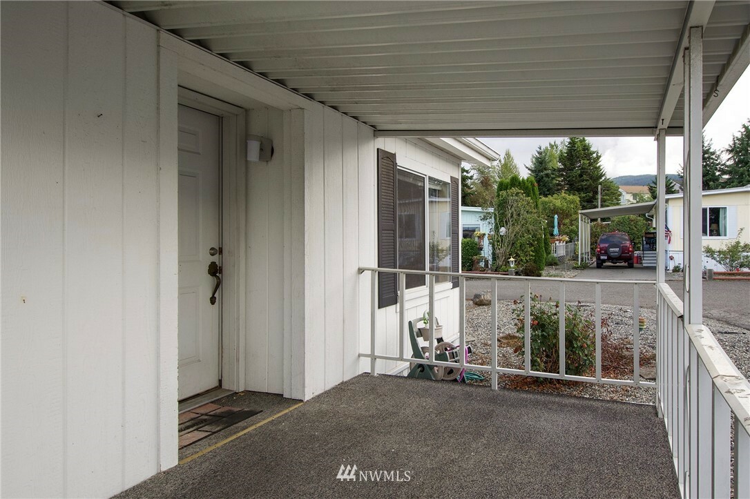 Property Photo:  921 S 3rd Avenue 14  WA 98382 