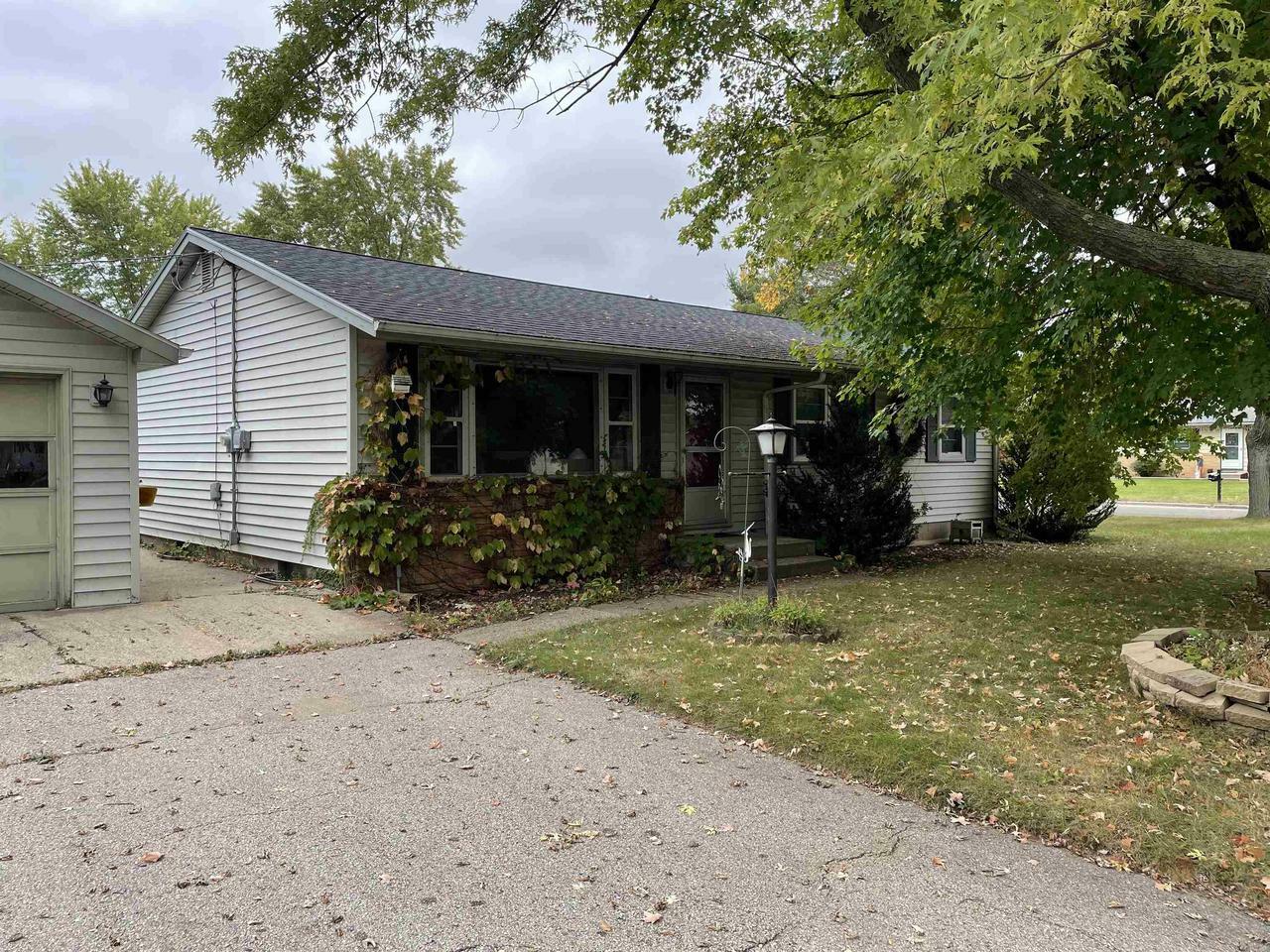 Property Photo:  1706 Bramble Ct  WI 53511 