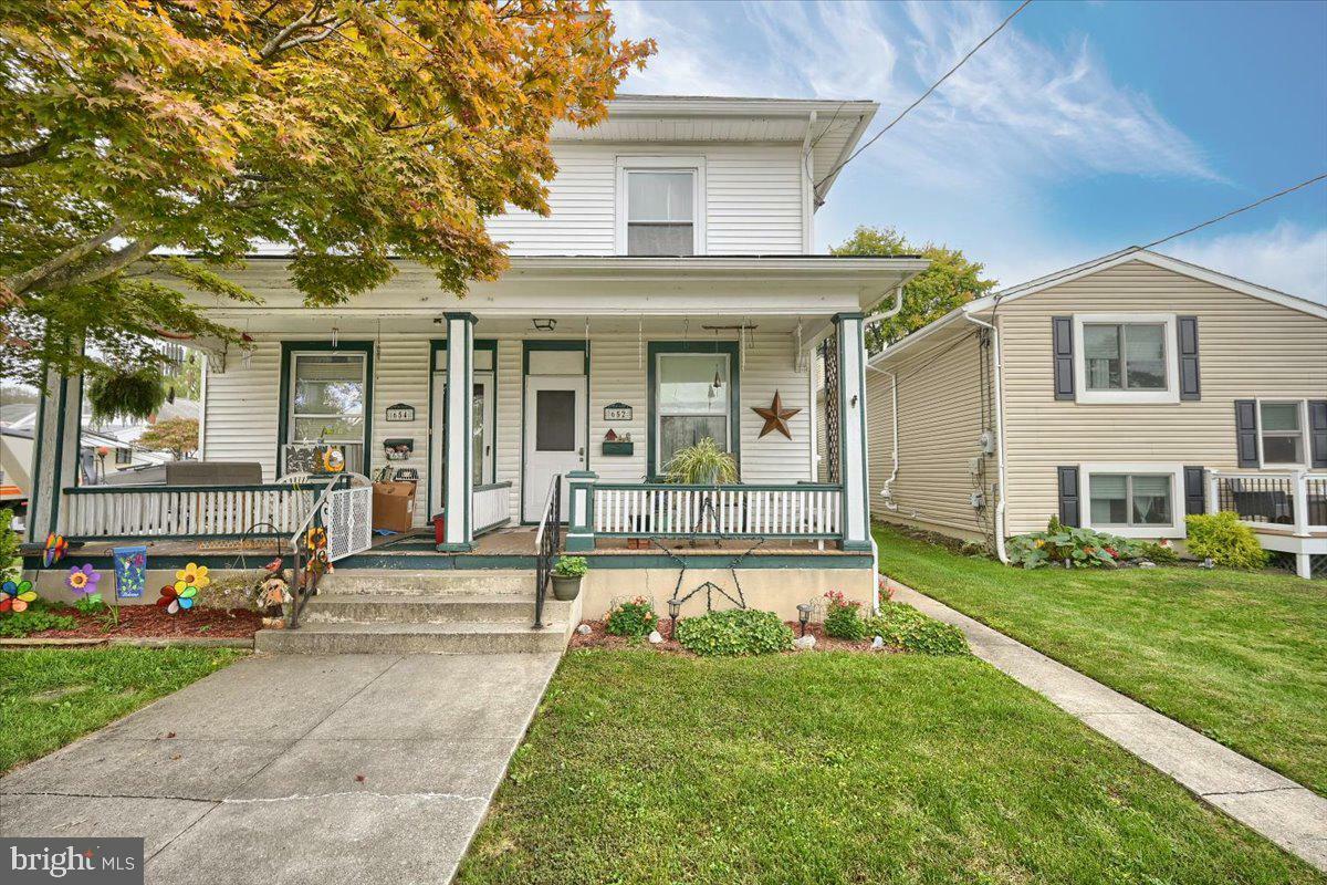 Property Photo:  652 N Chestnut  PA 17078 