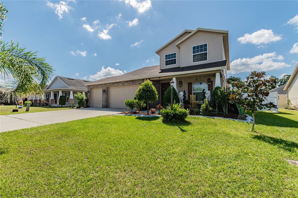 Property Photo:  1207 Lavender Jewel Court  FL 33563 