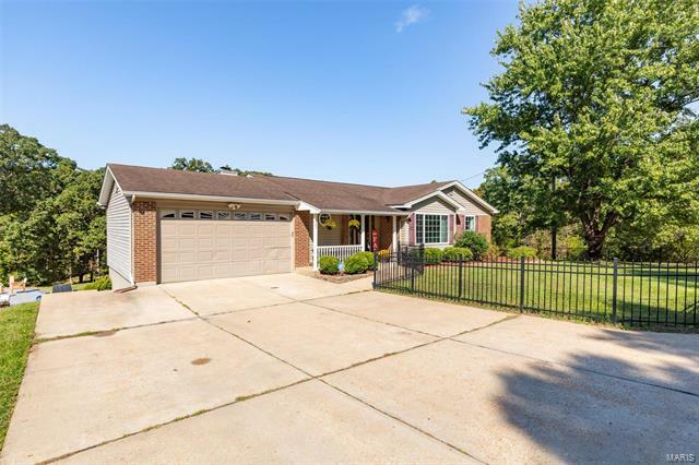 Property Photo: 10101 Venita Ln 63050