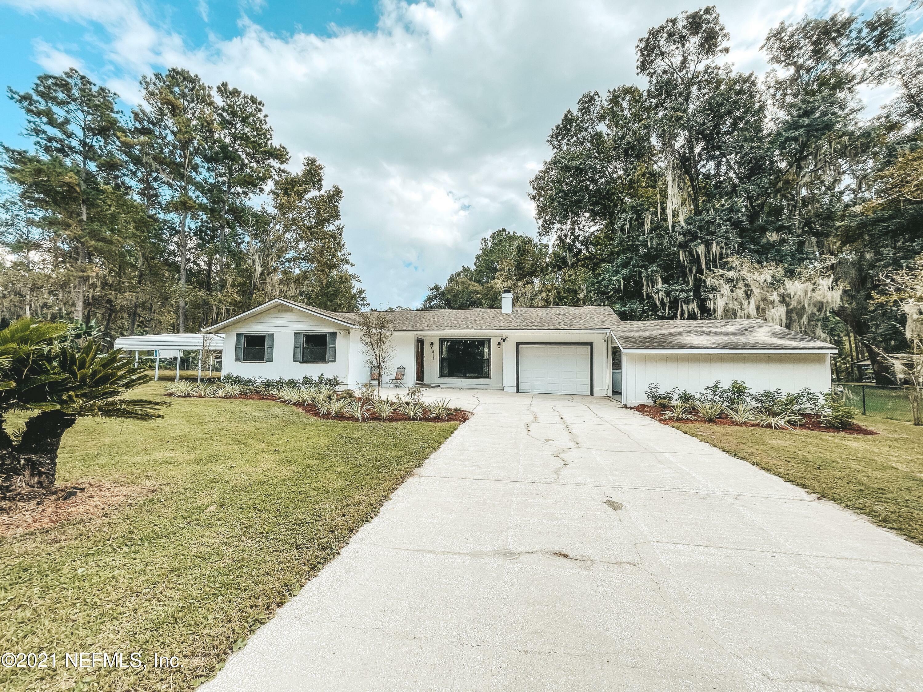 Property Photo:  813 SE 5th Avenue  FL 32666 