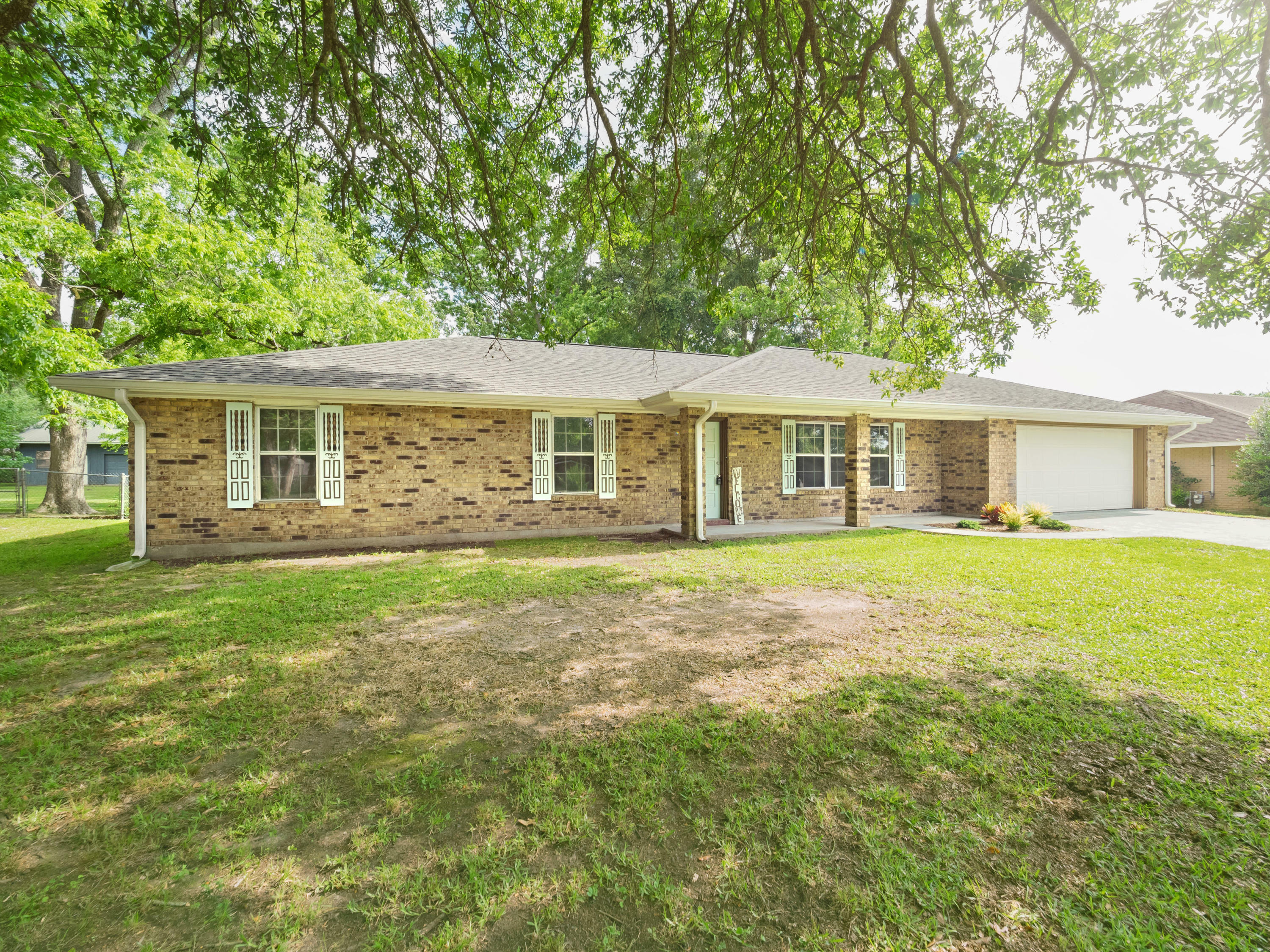 Property Photo:  1806 Blankenship Dr  LA 70634 