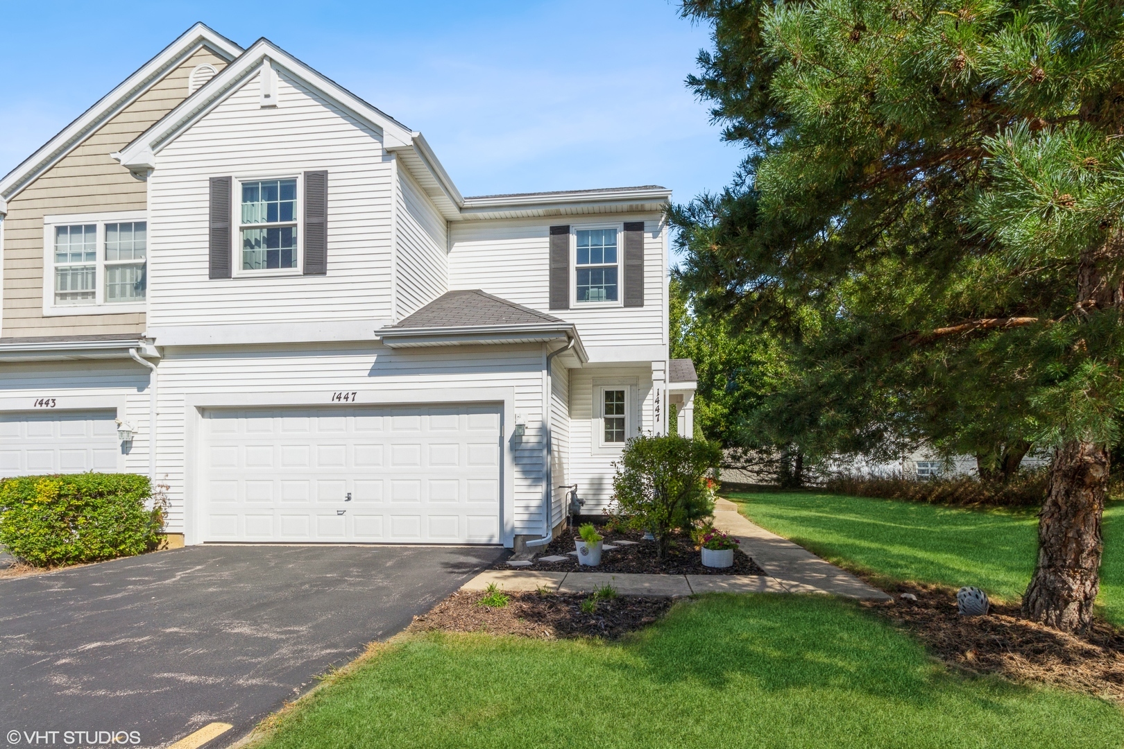 Property Photo:  1447 Meadowsedge Lane  IL 60110 