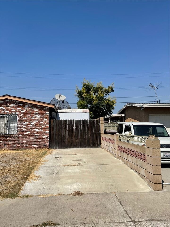 Property Photo:  1269 E Florida Place  CA 92805 