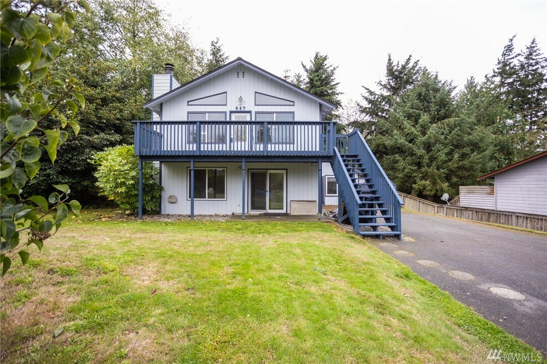 Property Photo:  687 Cranberry Dr  WA 98277 