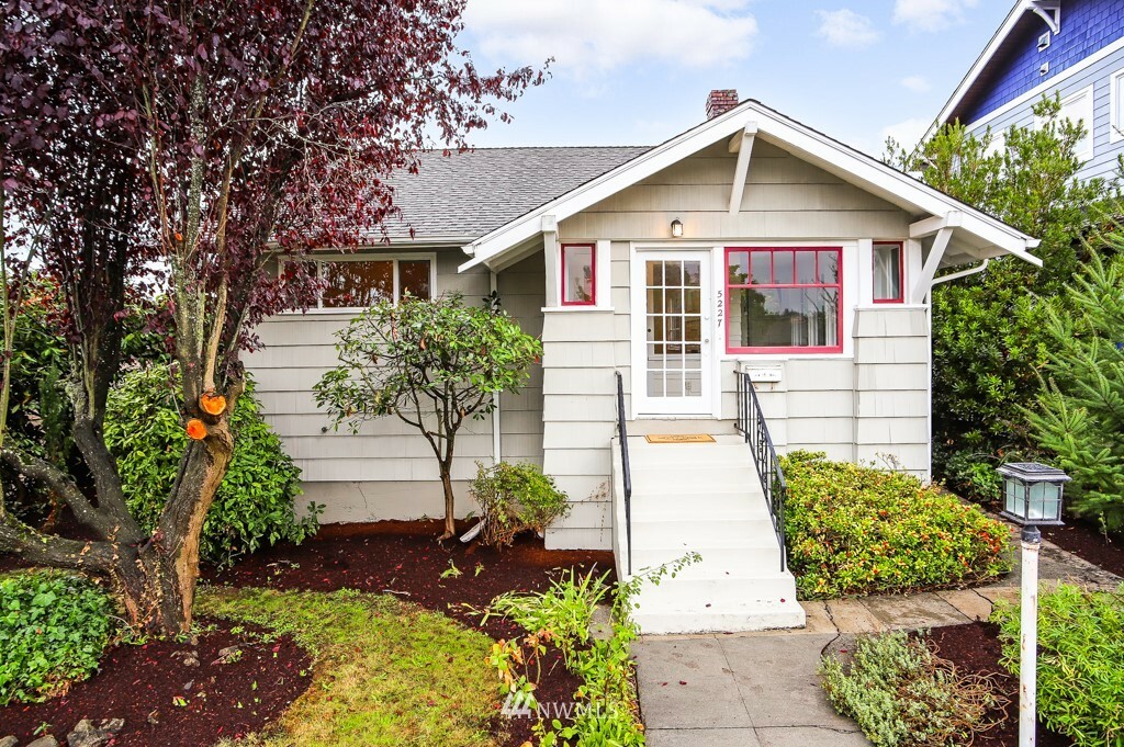 Property Photo:  5227  41st Avenue SW  WA 98136 