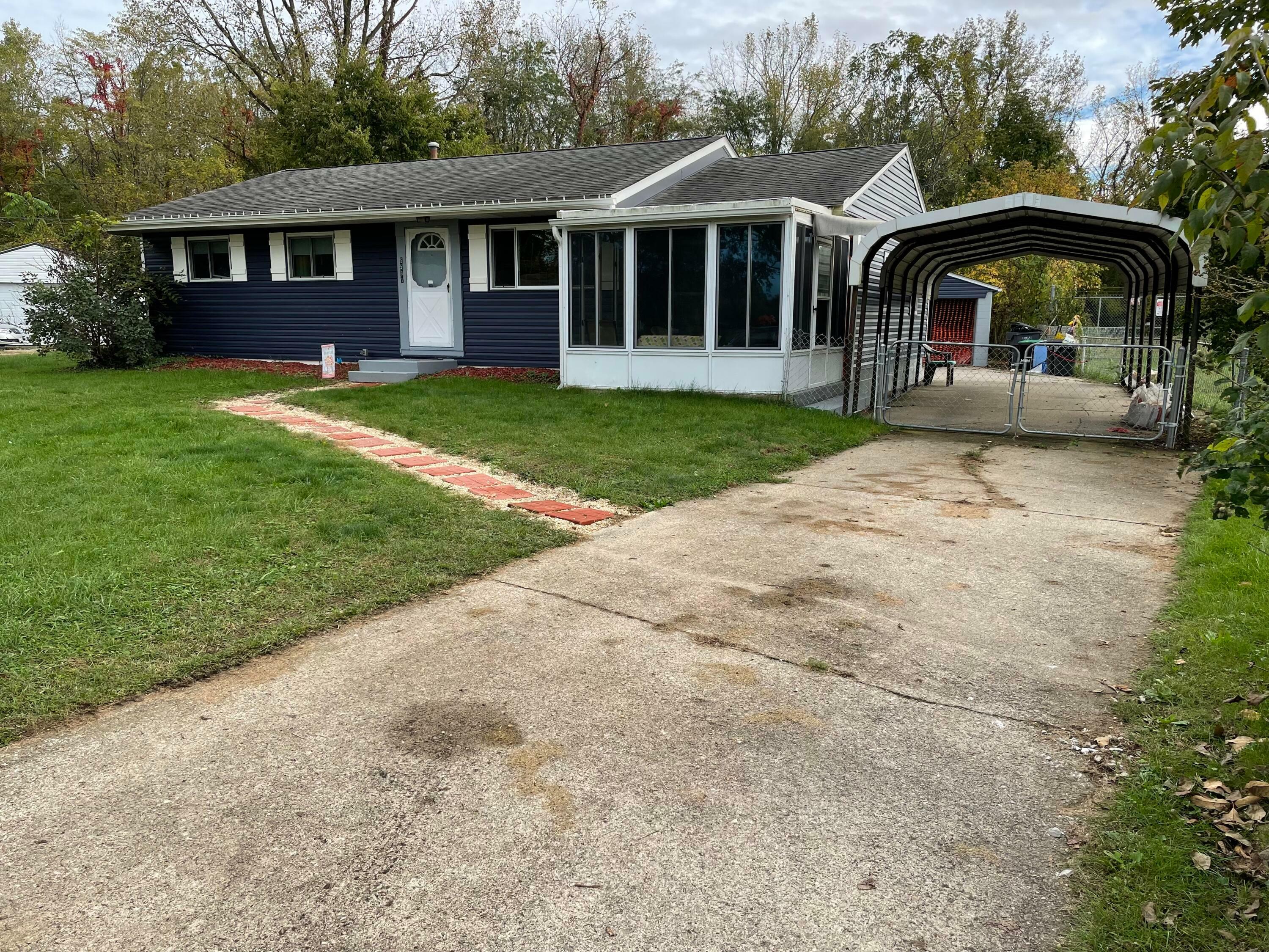 Property Photo: 5581 Newport Court OH 43232