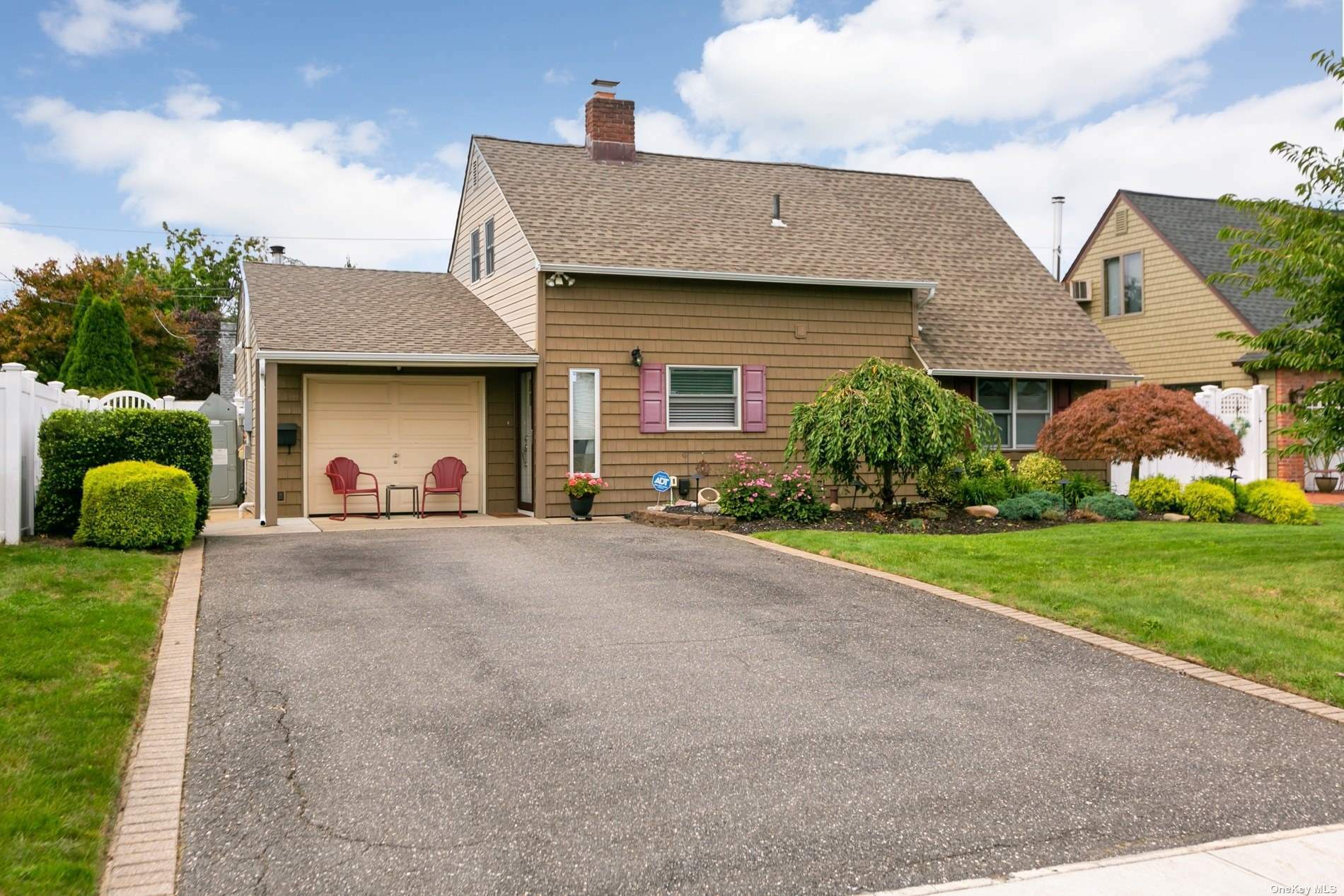 Property Photo:  20 Wildwood Lane  NY 11793 