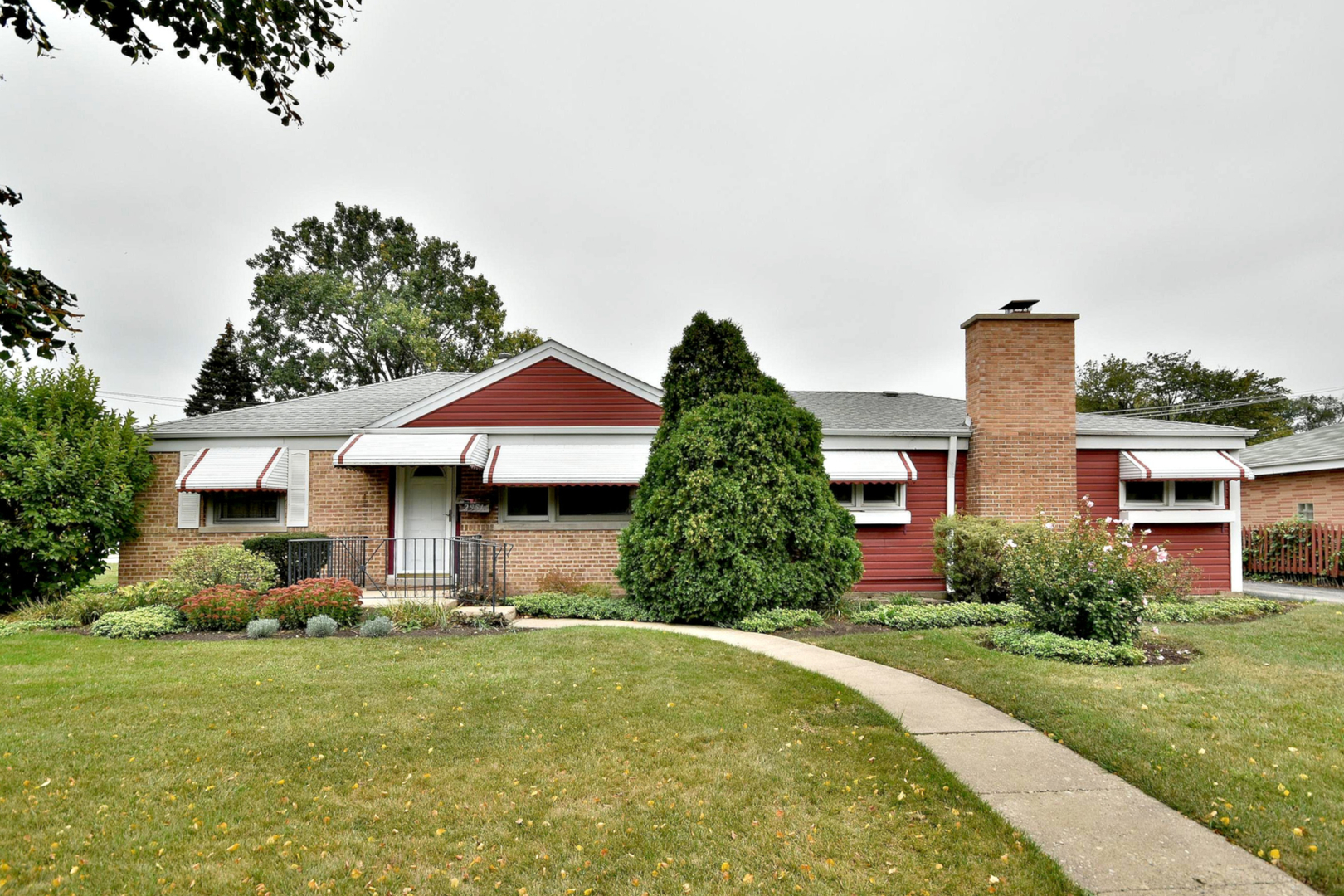 Property Photo: 2951 S Scott Street IL 60018