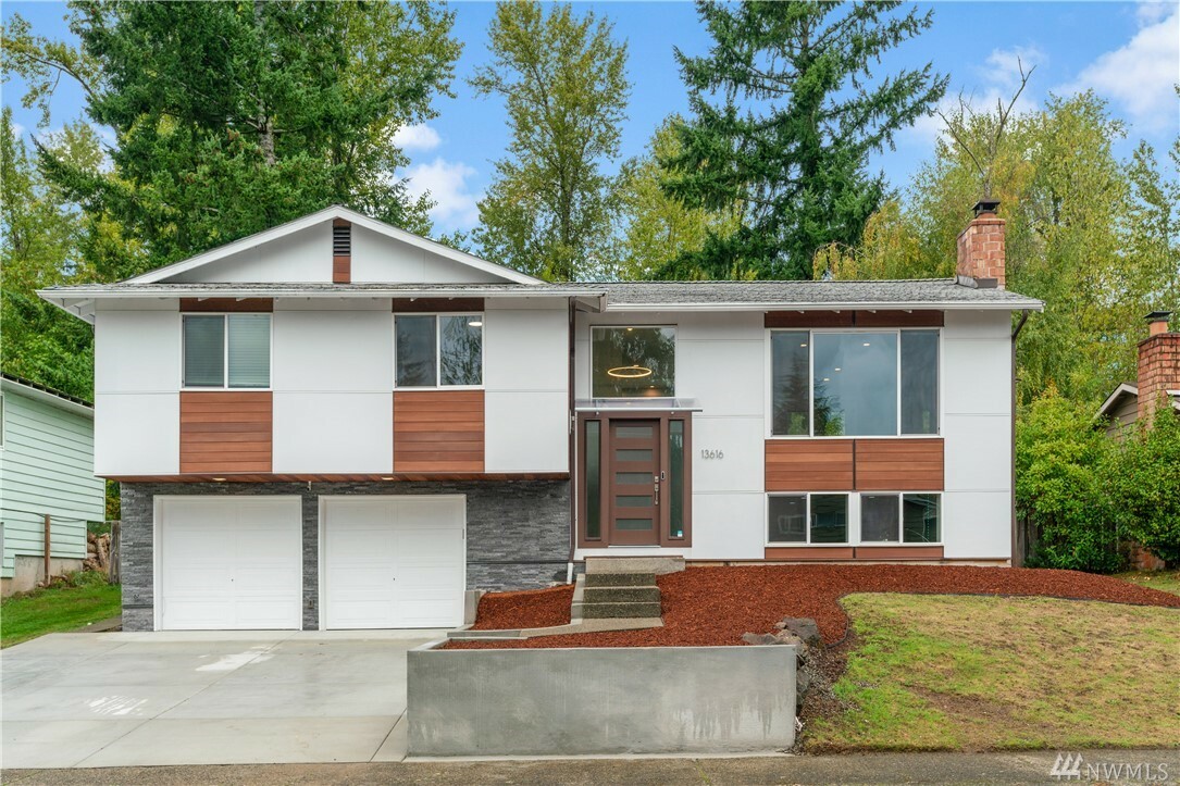 Property Photo:  13616 SE 170th St  WA 98058 