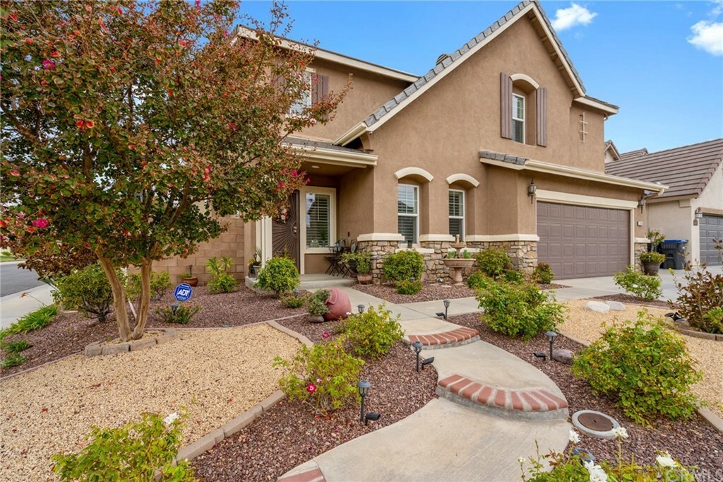 Property Photo:  22018 Goldenchain Street  CA 92553 