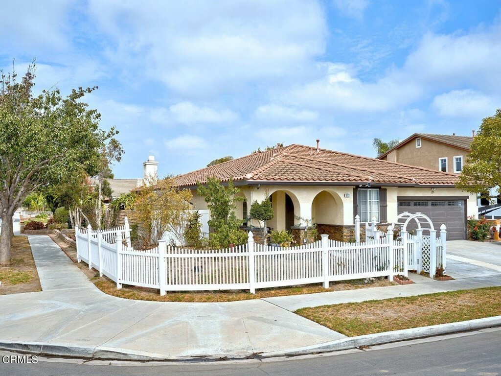 Property Photo:  815 Caliente Way  CA 93036 