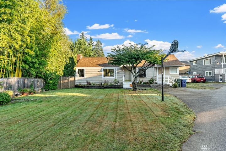 Property Photo: 8627 244th St SW WA 98026