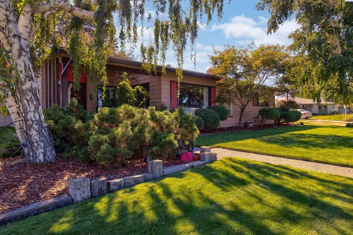 6119 W Willamette Avenue  Kennewick WA 99336 photo