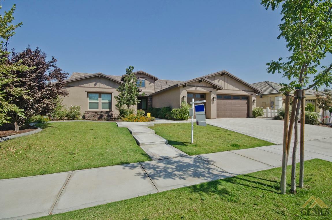 Property Photo:  2926 Mandalay Place  CA 93311 