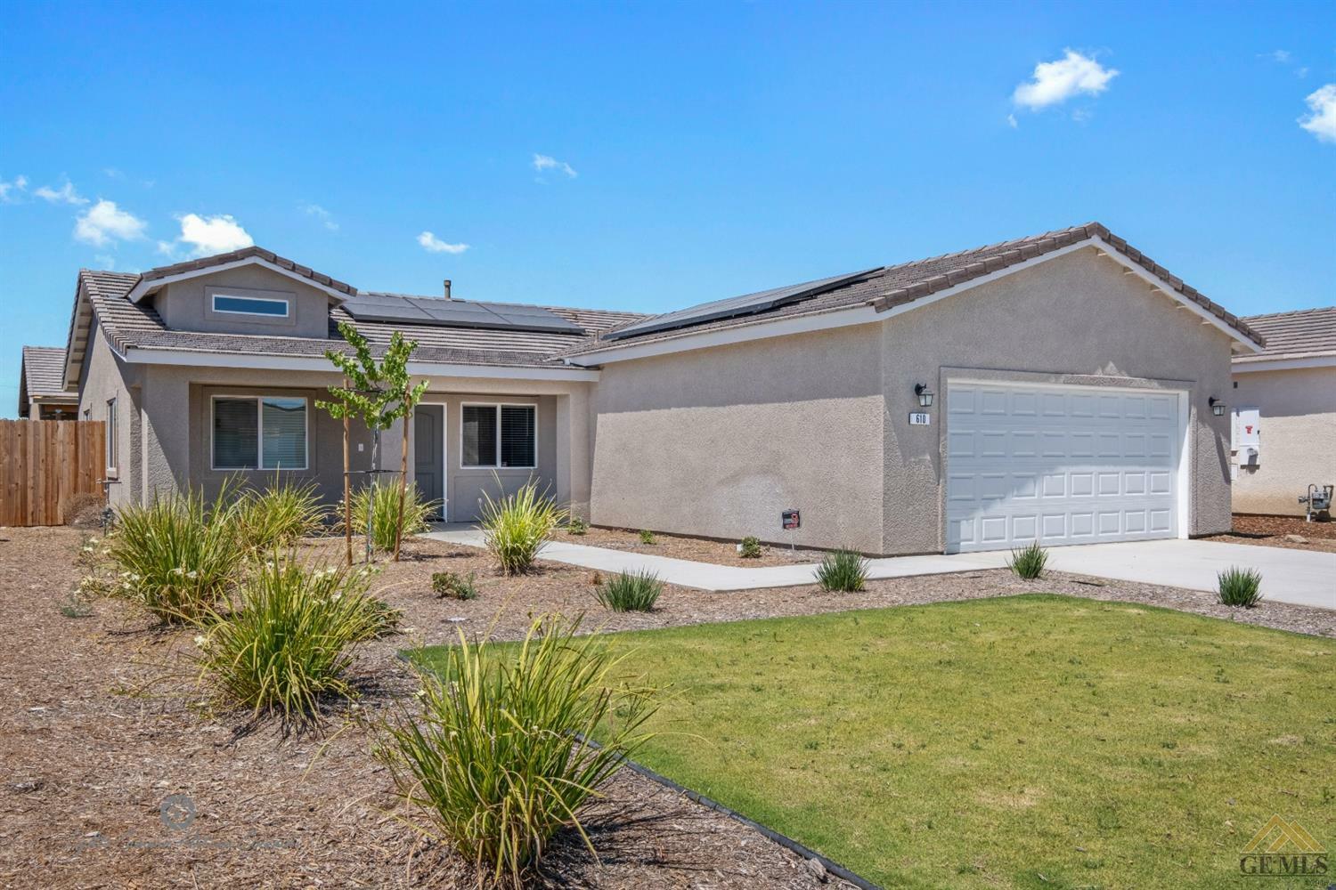 Property Photo:  610 Darling Point Drive  CA 93307 