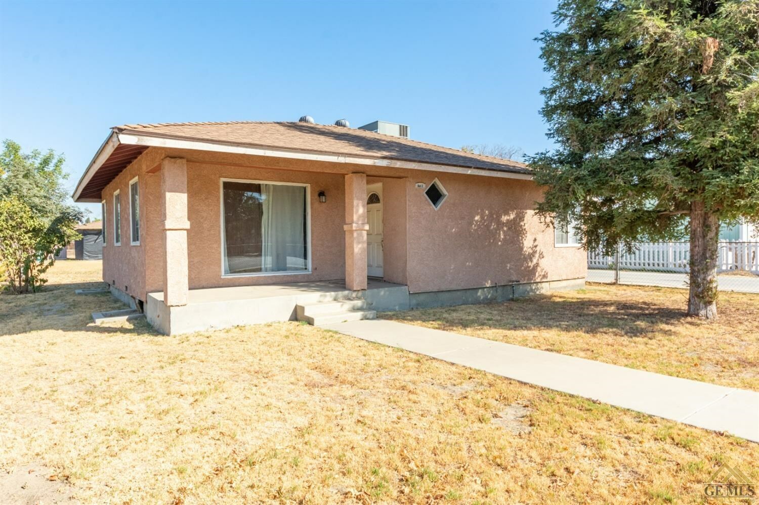 Property Photo:  700 E 3rd Street  CA 93307 