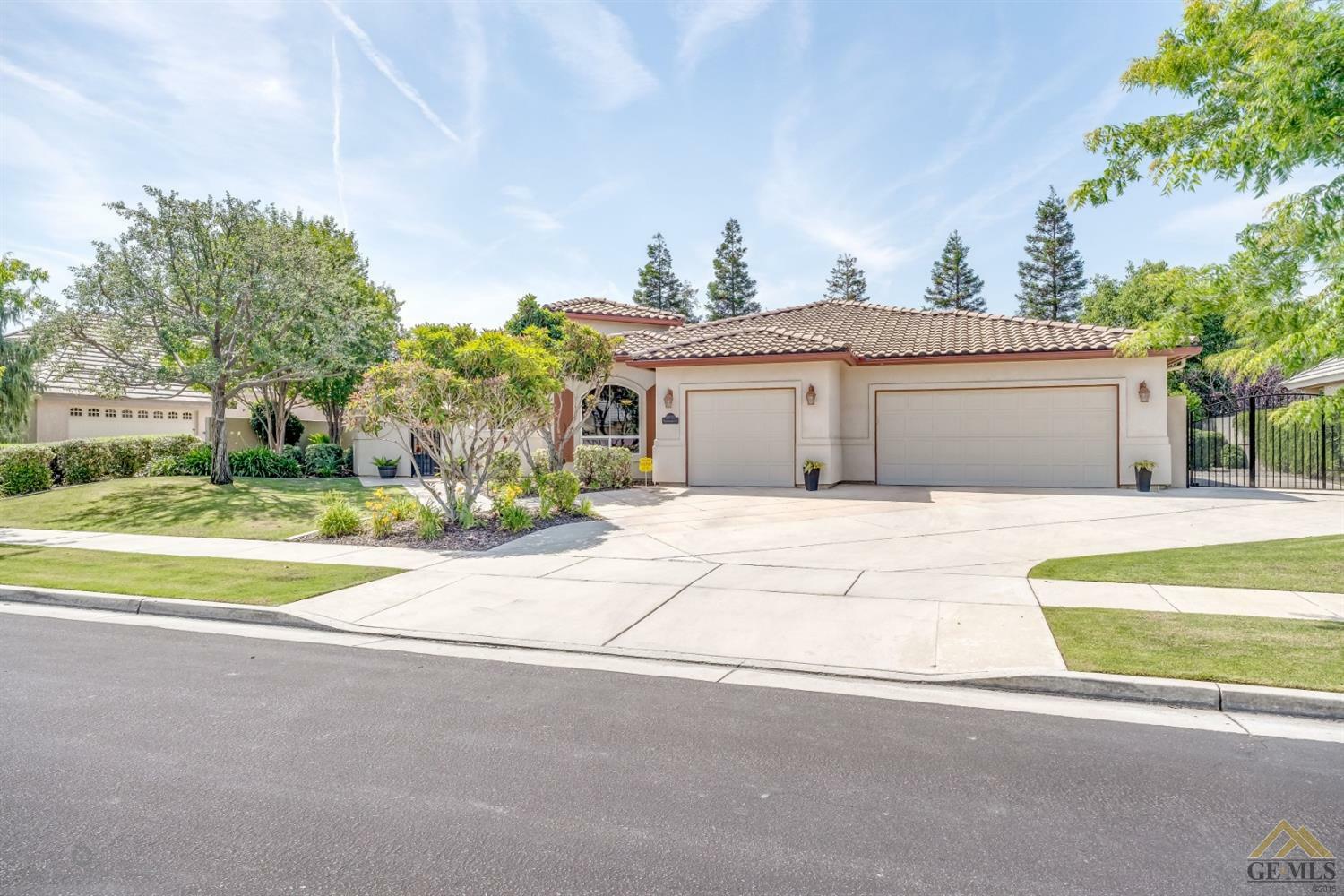 Property Photo:  10705 Gainsborough Court  CA 93312 