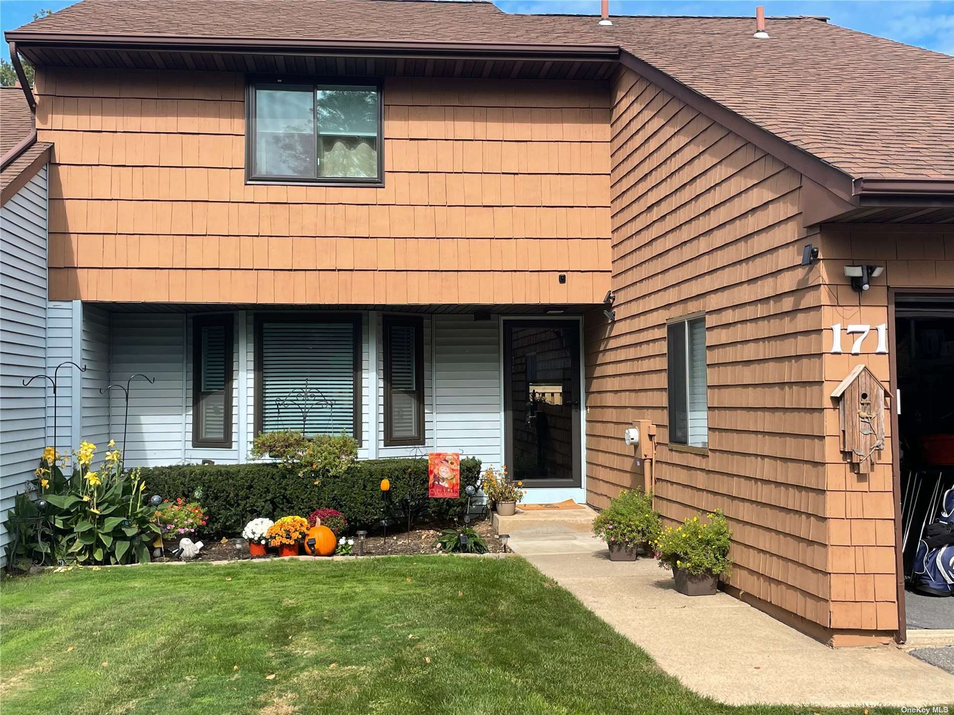 Property Photo:  171 Melanie Way N/A  NY 11725 