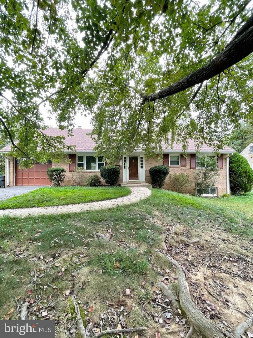 Property Photo: 6605 Fairlawn VA 22101